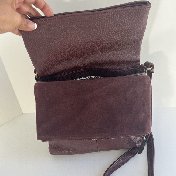 Tignanello Leather Crossbody Bag Medium Burgundy 3 Compartment All Zip - Picture 3 of 14